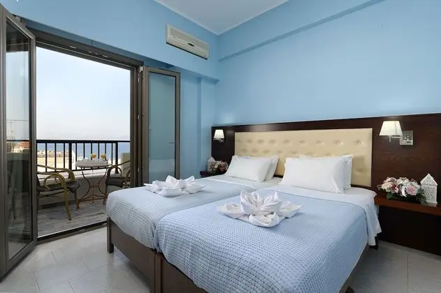 Tek Büyük veya İki Ayrı Yataklı Oda, Deniz Manzaralı