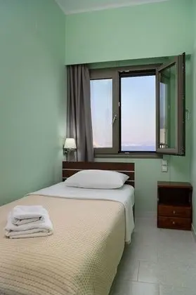 Üç Kişilik Oda, Deniz Manzaralı