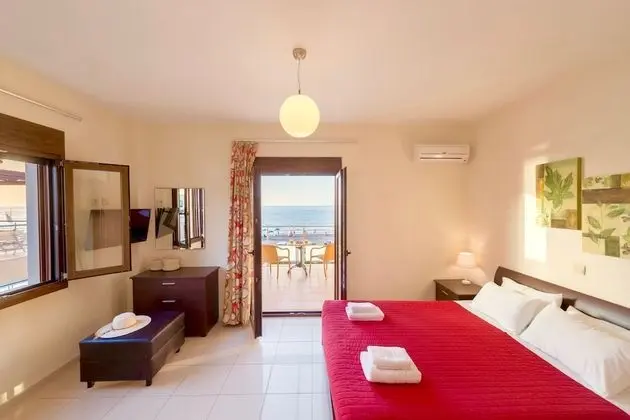 Villa, 6 Yatak Odası, Kişiye Özel Havuzlu, Denize Sıfır