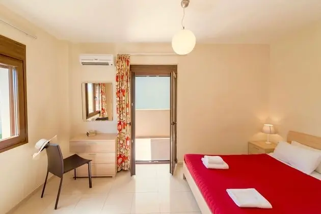 Villa, 6 Yatak Odası, Kişiye Özel Havuzlu, Denize Sıfır