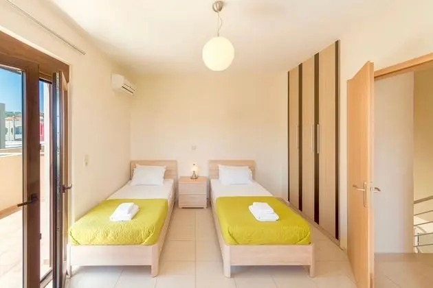 Villa, 6 Yatak Odası, Kişiye Özel Havuzlu, Denize Sıfır