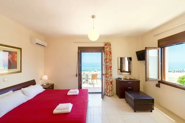 Villa, 6 Yatak Odası, Kişiye Özel Havuzlu, Denize Sıfır
