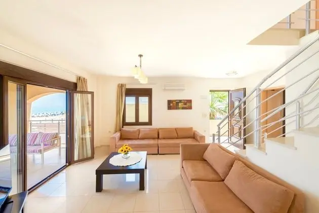 Villa, 6 Yatak Odası, Kişiye Özel Havuzlu, Denize Sıfır
