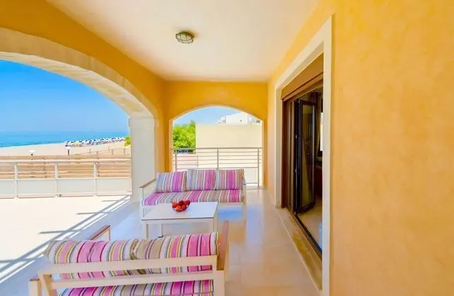 Villa, 6 Yatak Odası, Kişiye Özel Havuzlu, Denize Sıfır
