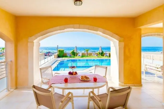 Villa, 6 Yatak Odası, Kişiye Özel Havuzlu, Denize Sıfır