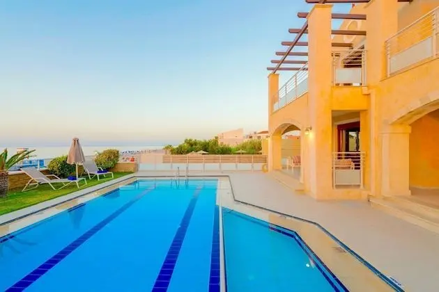 Villa, 6 Yatak Odası, Kişiye Özel Havuzlu, Denize Sıfır