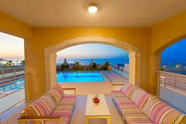 Villa, 6 Yatak Odası, Kişiye Özel Havuzlu, Denize Sıfır