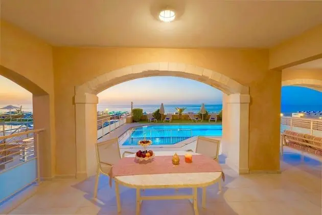 Villa, 6 Yatak Odası, Kişiye Özel Havuzlu, Denize Sıfır