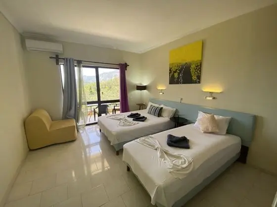 Triple Studio , Sea View