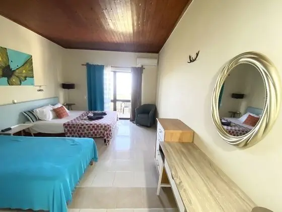 Triple Studio , Sea View