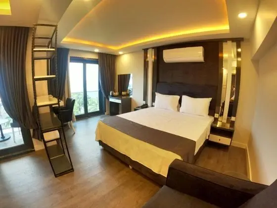 Standart Oda, Deniz ve Bahçe Manzaralı, Balkonlu