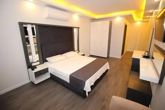 Standart Oda, Deniz ve Bahçe Manzaralı, Balkonlu