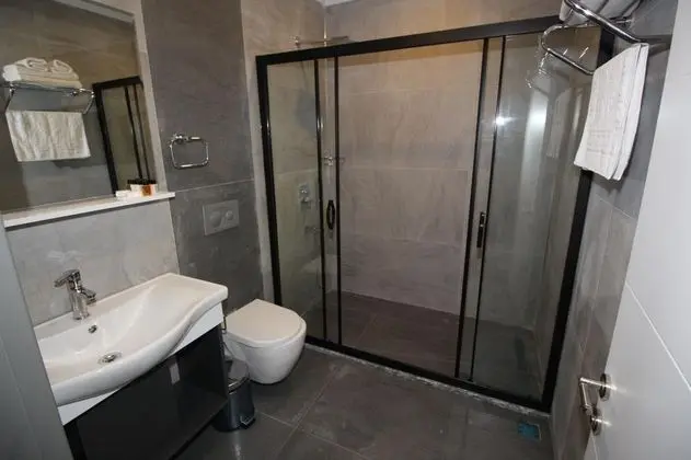 Standart Oda, Deniz ve Bahçe Manzaralı, Balkonlu
