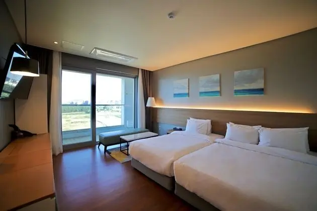 Deluxe Dört Kişilik Oda (Side Ocean View)