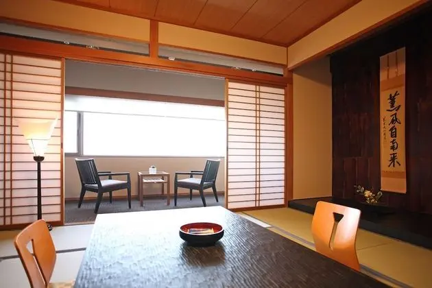 Standard Oda, Sigara İçilebilir (Japanese-Style)