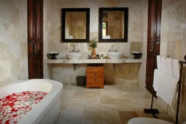 Villa Awang Awang , 5 Bedrooms , Private Pool , Valley View