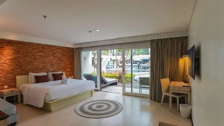 Deluxe Oda, Havuz Kenarı