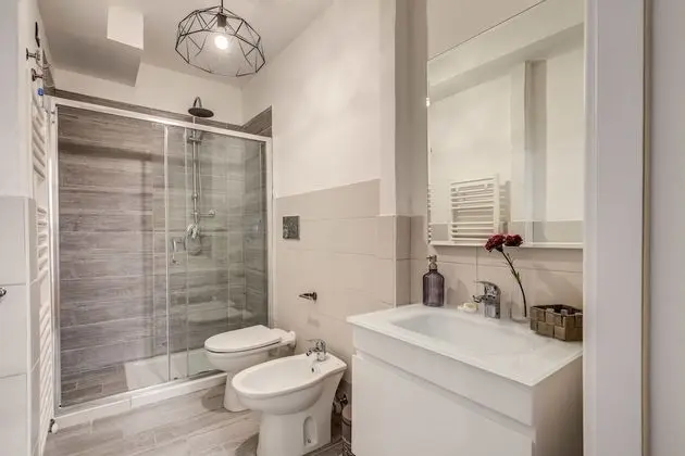 Tek Büyük Yataklı Oda, Ortak Banyo