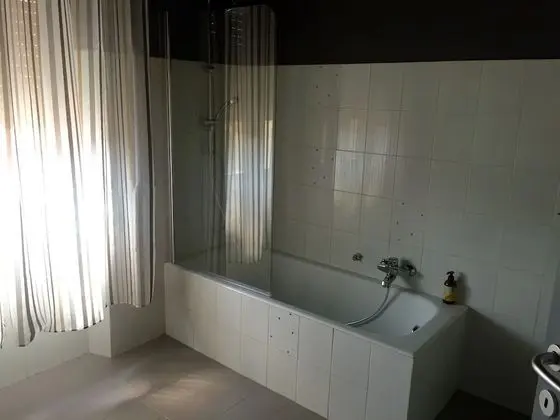 Üç Kişilik Oda, Ortak Banyo