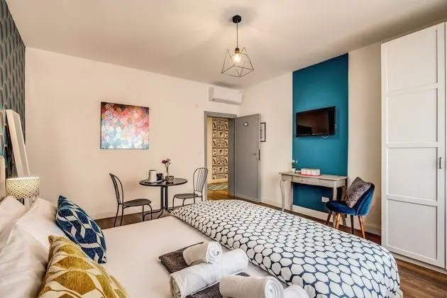 Tek Büyük Yataklı Oda (Private External Bathroom)