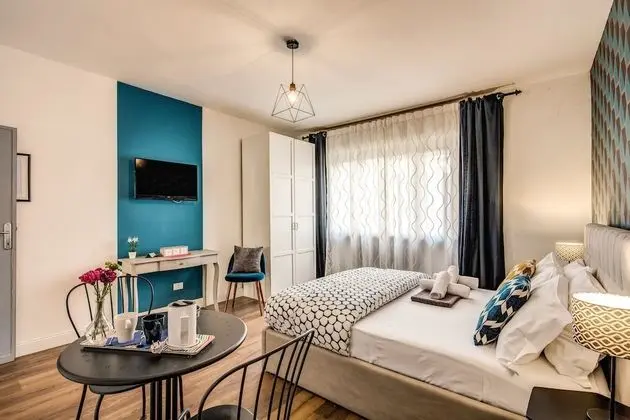 Tek Büyük Yataklı Oda (Private External Bathroom)
