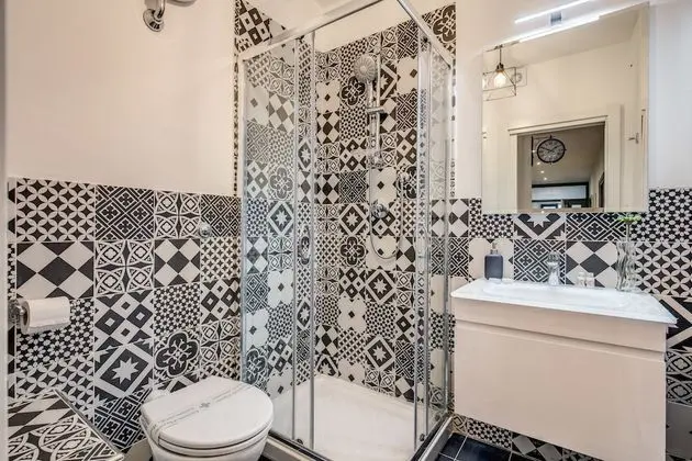 Tek Büyük Yataklı Oda (Private External Bathroom)