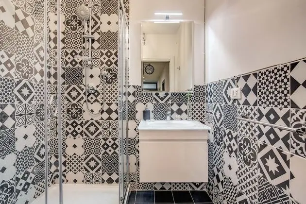 Tek Büyük Yataklı Oda (Private External Bathroom)