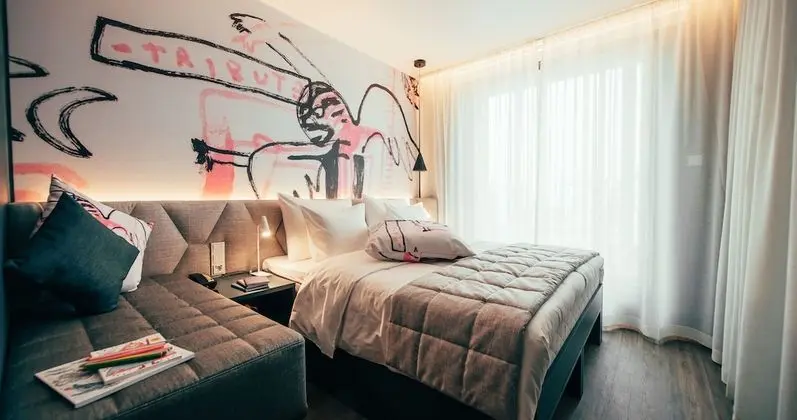 Poem King room
