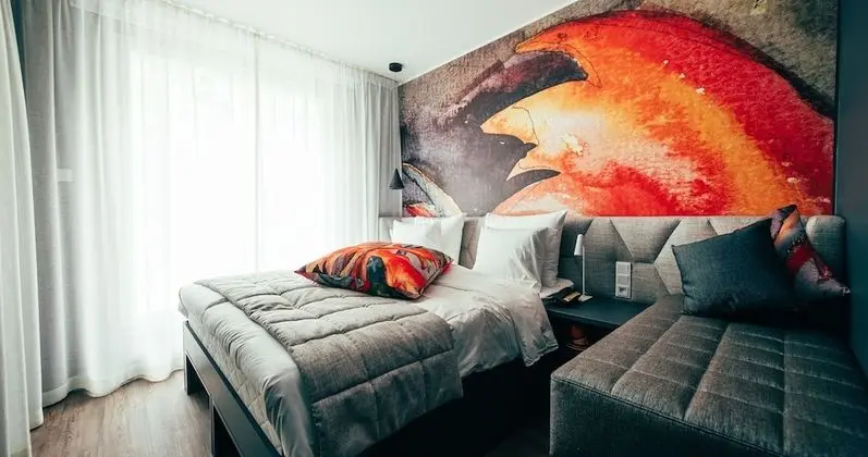 Poem King room