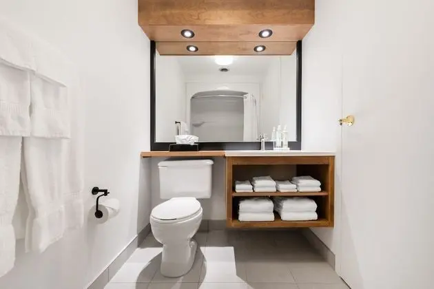 Comfort Oda, 1 En Büyük (King) Boy Yatak ve Çekyat, Dağ Manzaralı