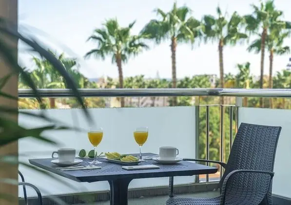 Premium Apart Daire, Havuz Manzaralı