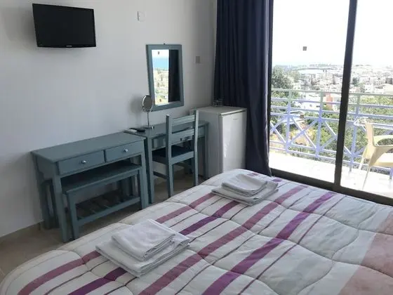 Tek Büyük veya İki Ayrı Yataklı Oda, Balkon, Deniz Manzaralı