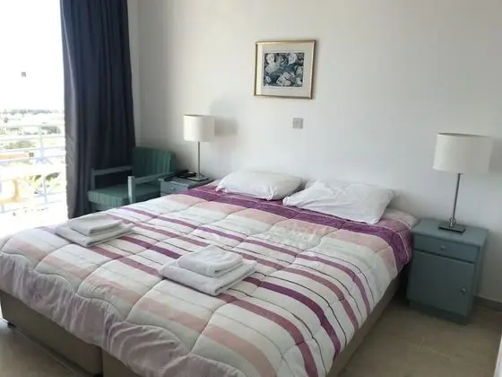 Tek Büyük veya İki Ayrı Yataklı Oda, Balkon, Deniz Manzaralı