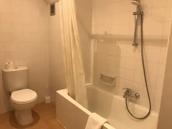 Tek Büyük veya İki Ayrı Yataklı Oda, Balkon, Deniz Manzaralı