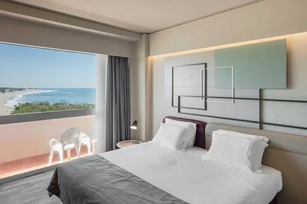 Tek Büyük veya İki Ayrı Yataklı Oda, Kısmi Deniz Manzaralı