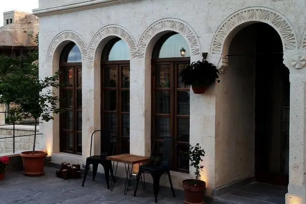 Cave Suite with Veranda and Living Room