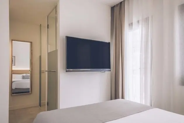 Tek Kişilik Oda, Balkon, Havuz Manzaralı