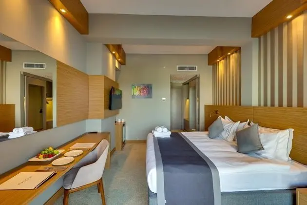 https://images.etstur.com/files/images/hotelImages/TR/215930/l/Aya-Yorgi-Hotel-By-T-Cesme-Oda-388821.jpg