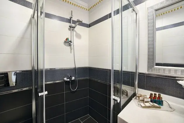 Standard Tek Büyük veya İki Ayrı Yataklı Oda