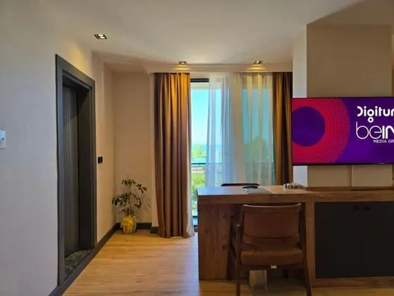 Corner Suite, Deniz ve Şehir Manzaralı, Balkonlu