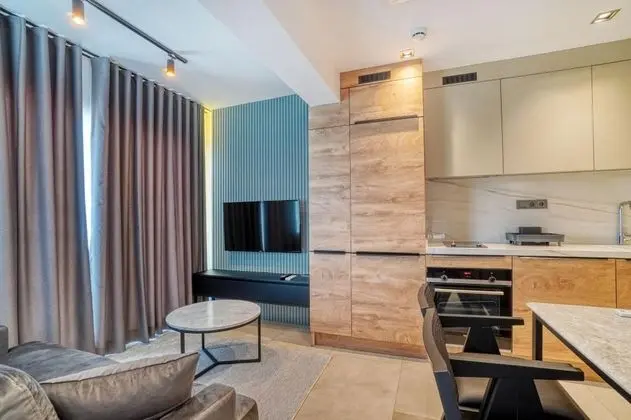 Suite, Kara ve Havuz Manzaralı, 1. Kat