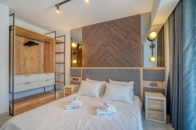 Suite, Kara ve Havuz Manzaralı, 1. Kat
