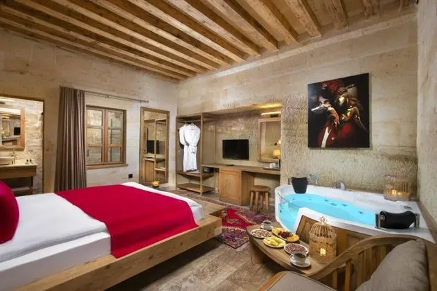 Deluxe Cave, Avlu Manzaralı, Jakuzili