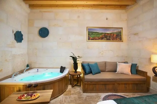 Deluxe Cave, Avlu Manzaralı, Jakuzili