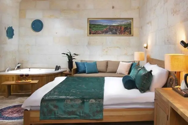 Deluxe Cave, Avlu Manzaralı, Jakuzili