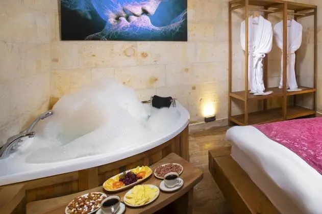 Honeymoon Suite, Bahçe Manzaralı, Jakuzili