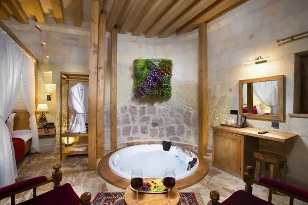 King Cave Suite, Manzarasız, Jakuzili