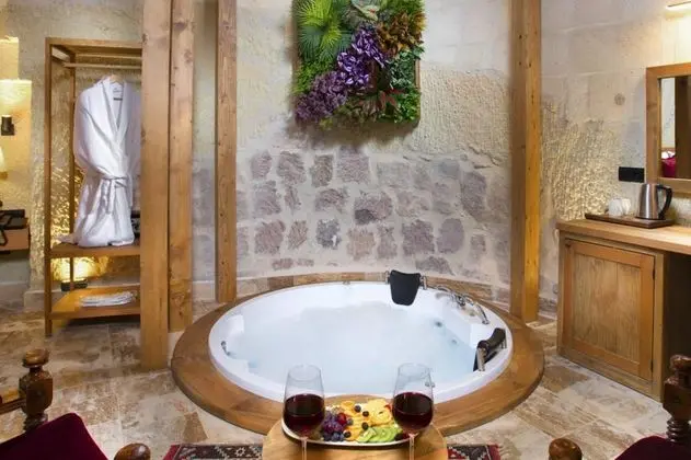 King Cave Suite, Manzarasız, Jakuzili