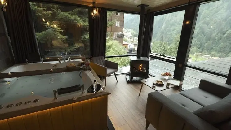Corner Suite with Jacuzzi and Fireplace