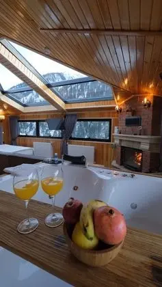 Junior Suite, Fireplace, Waterfall View, Jakuzi